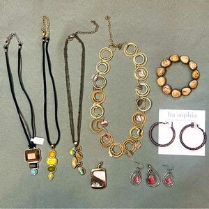 Lia Sophia Bundle Necklaces Earrings Bracelet EUC Free Broken Bracelet 
💥SALE💥